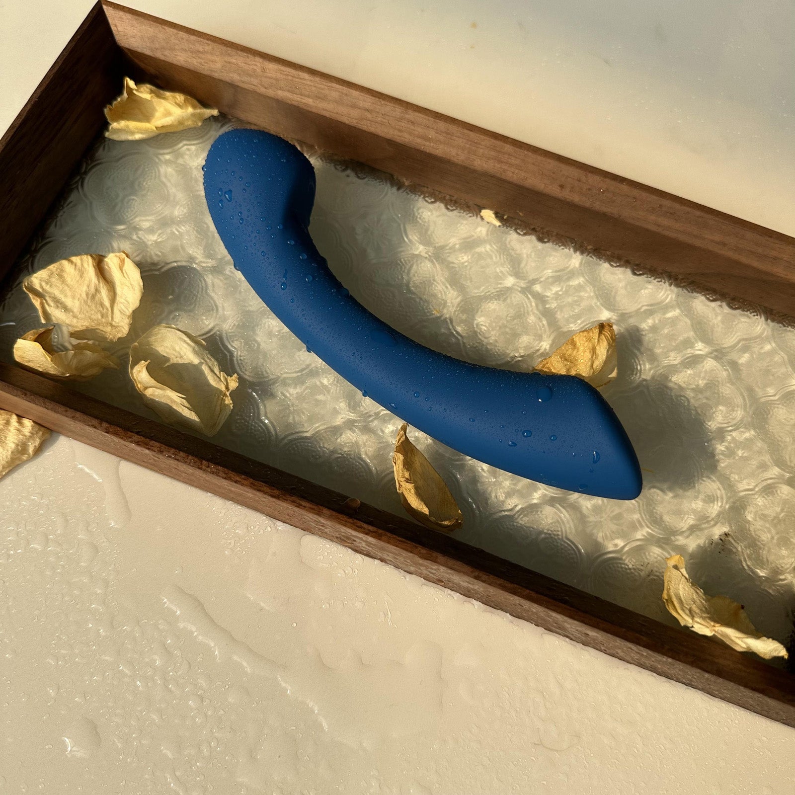 Crescent-shaped G-spot vibrator