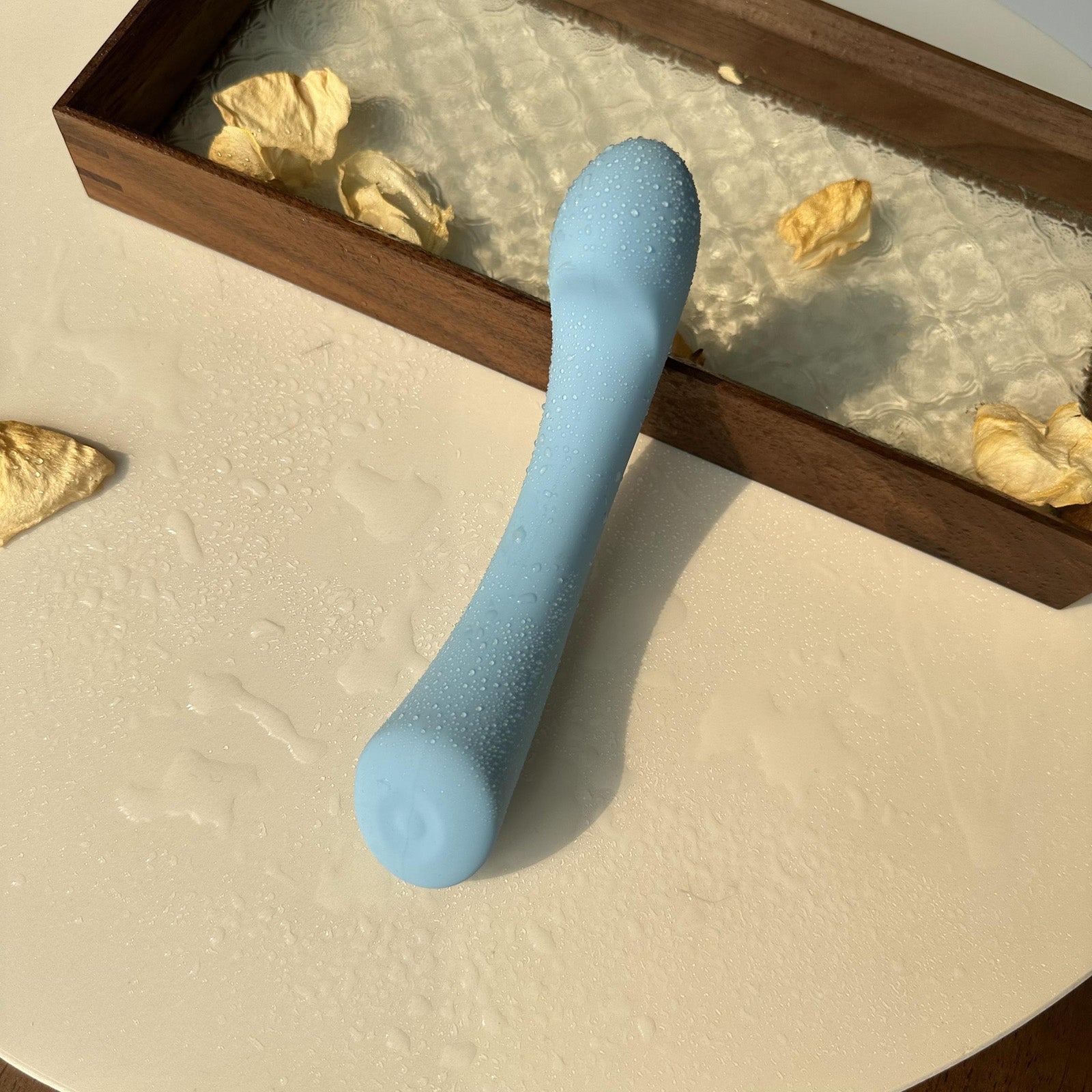 Crescent-shaped G-spot vibrator