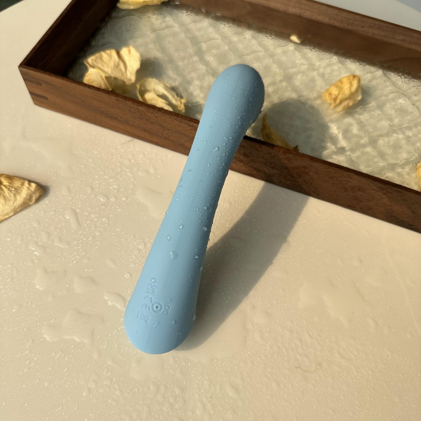 Crescent-shaped G-spot vibrator