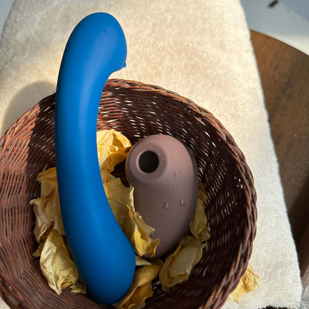 Crescent-shaped G-spot vibrator
